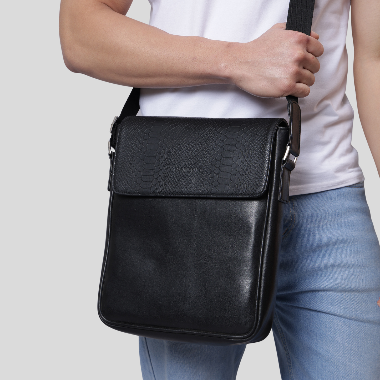The Harvey Sling bag for Men