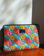 Zeus Macbook Sleeve / Laptop Sleeve (Vibrant Daisies Zipped 14 Inch)