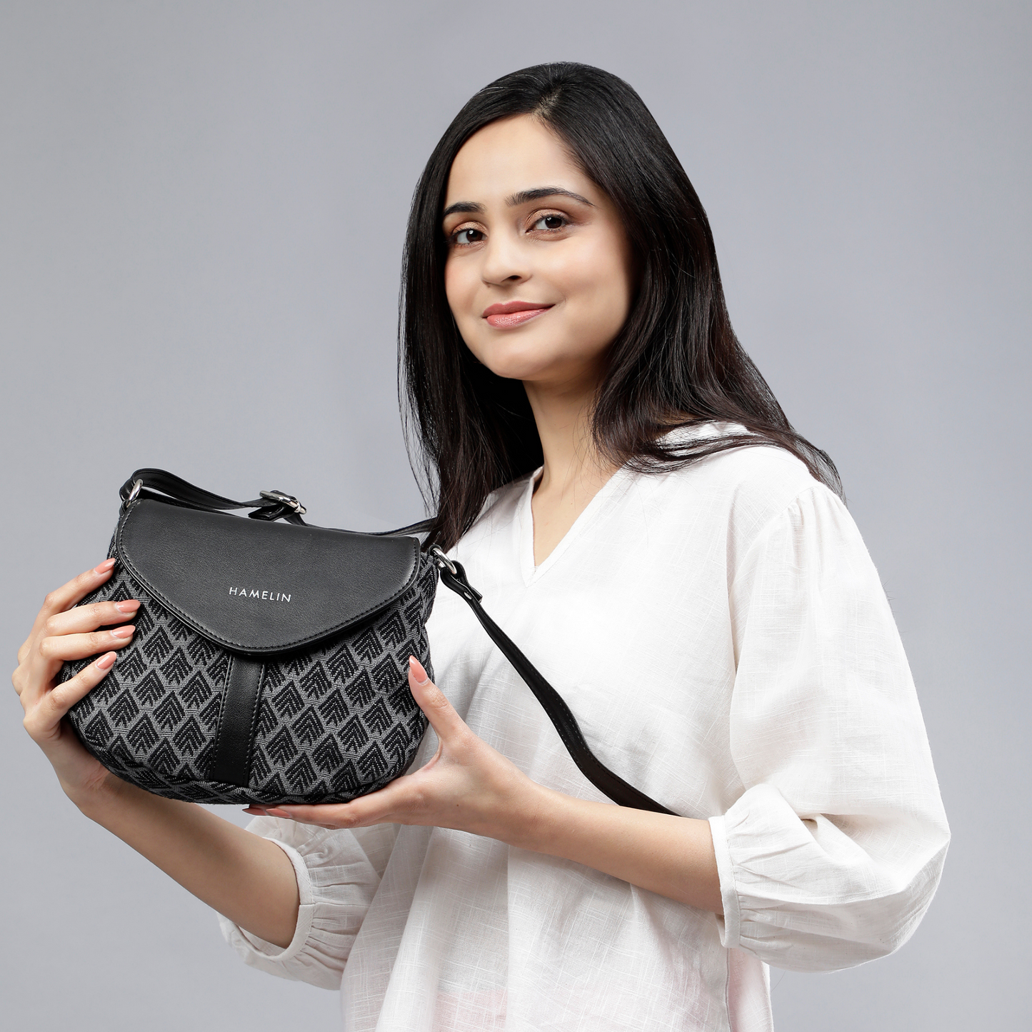 The Curvy Sling Bag - Grey Azul