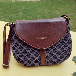 The Curvy Sling Bag - Gray Azul