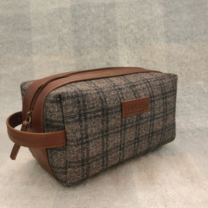 Tweed DOPP Kit for Men (Tawny Check Twill)