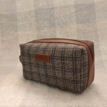 Tweed DOPP Kit for Men (Tawny Check Twill)